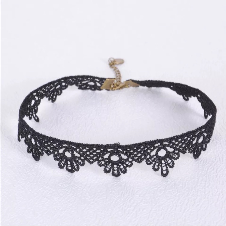 Patterned Lace Chocker